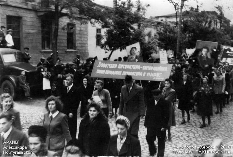 Херсон.1 мая 1950. Херсонский пединститут на демонстрации.