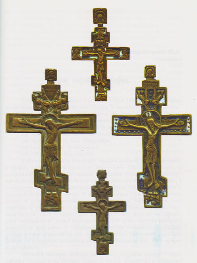 Нагрудные кресты с упрощенной композицией