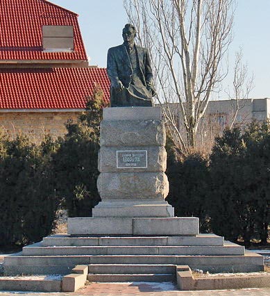 Памятник А. Д. Цюрупе. Цюрупинск, 2007 г.