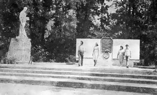 Памятник воинам, павшим в боях с фашистскими захватчиками. Великие Копани, 1982 г