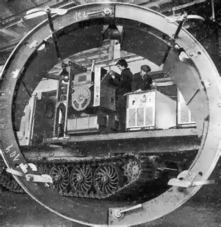 Сварочный агрегат для соединения труб большого диаметра, изготовленный на заводе электросварочного оборудования. Каховка, 1981 г.