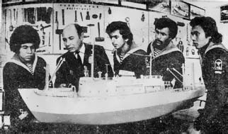 Занятия с курсантами-иностранцами в одной из лабораторий Херсонского мореходного училища Министерства рыбного хозяйства СССР. 1981 г.