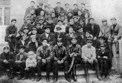Группа участников пленума Херсонского окружкома ЛКСМУ. 24 октября 1926 г.