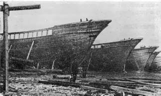 Сооружение деревянных судов на Херсонском заводе им. Коминтерна. 1933 г.
