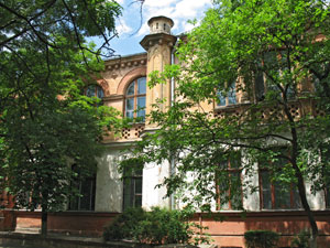 Здание Второй Мариинской женской гимназии (ныне - один из корпусов ХГУ). 
