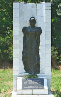Памятник С.Б.Фальц-Фейн в с. Хорлы Каланчакского района (источник paramio.com)