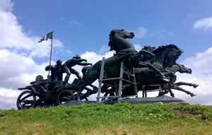 Памятник «Легендарная тачанка» под Каховкой. (источник paramio.com)