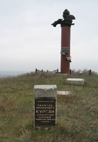 Монумент кошевого атамана Константина Гордиенко. 1733. (источник paramio.com)