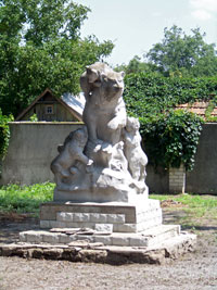 Скульптурная группа в Цюрупинском сквере (источник paramio.com)